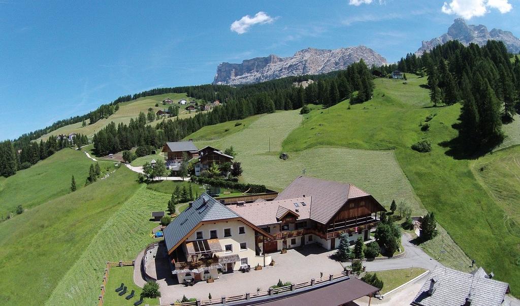Taela Apartments San Cassiano  Exterior photo