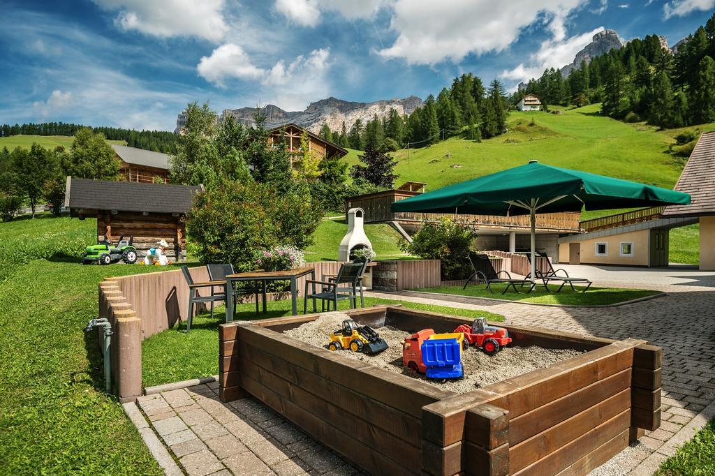 Taela Apartments San Cassiano  Exterior photo