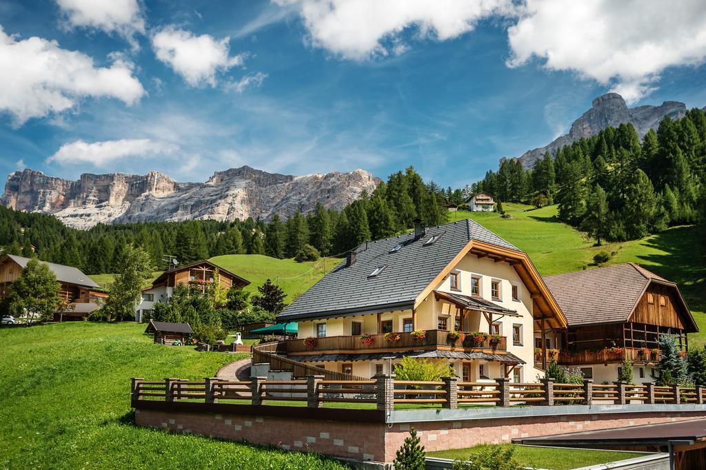 Taela Apartments San Cassiano  Exterior photo